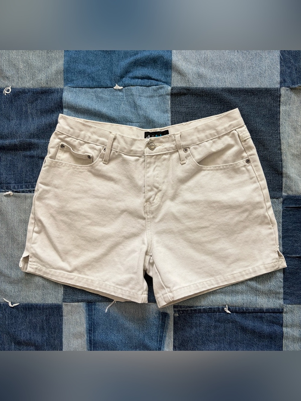 Vintage 90s deja bleu off white denim 100% cotton shorts mid rise fits size M